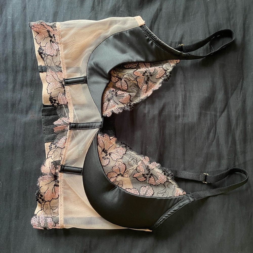 Victoria’s Secret Lightly Lined Quarter Cup Bra - 4VCM Black Floral Embroidery